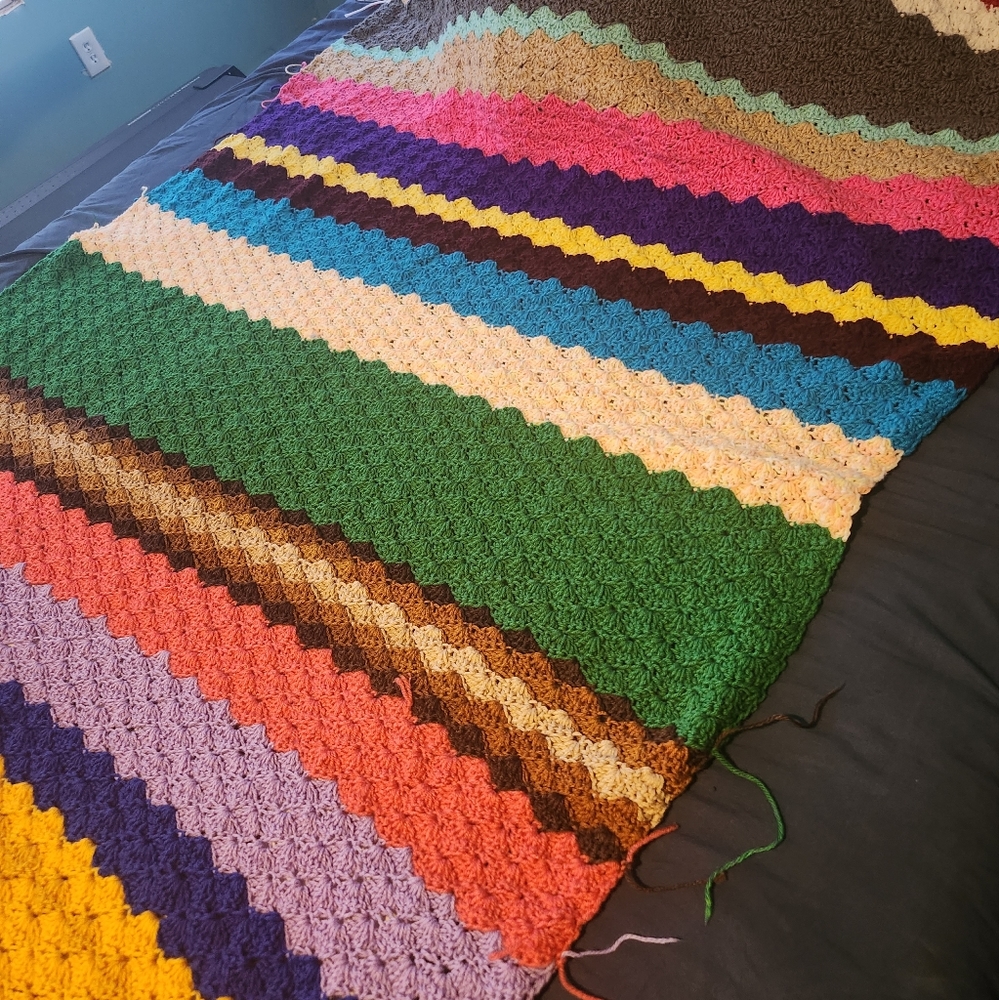 Homemade crochet throw - Picture 3 of 3